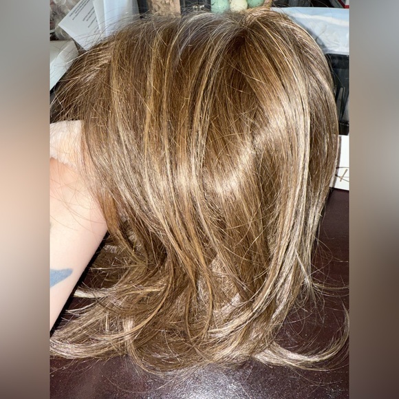 Jon Renau smart lace Elizabeth wig - Picture 4 of 11